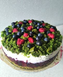 Ciasto leśny mech z malinami