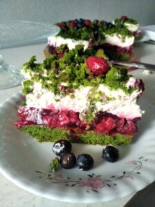 Ciasto leśny mech z malinami