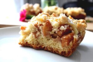 Jabłecznik na cieście ucieranym z kruszonką