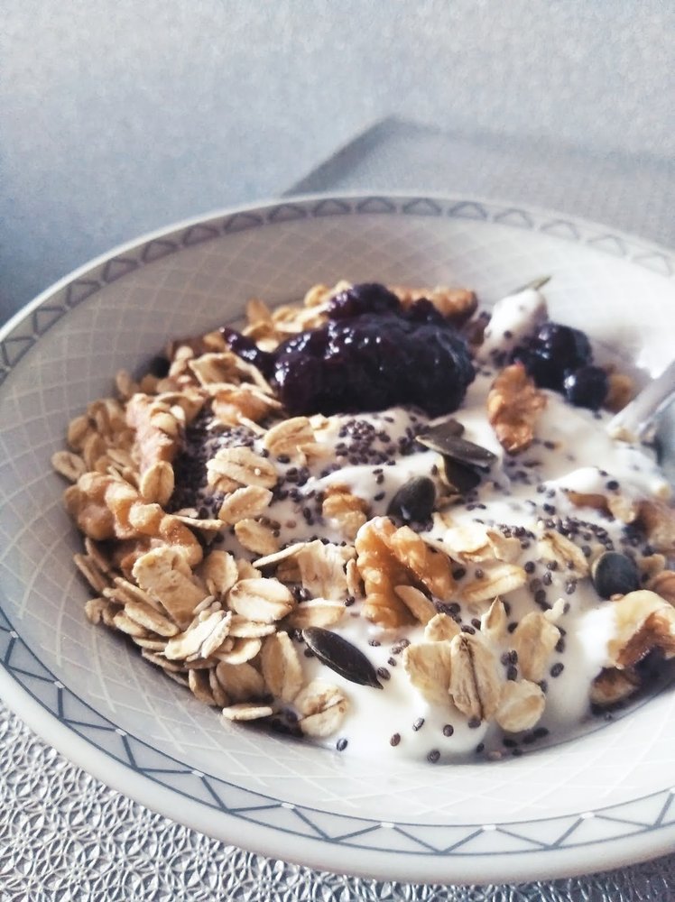 Jogurtowa przekąska z dżemem