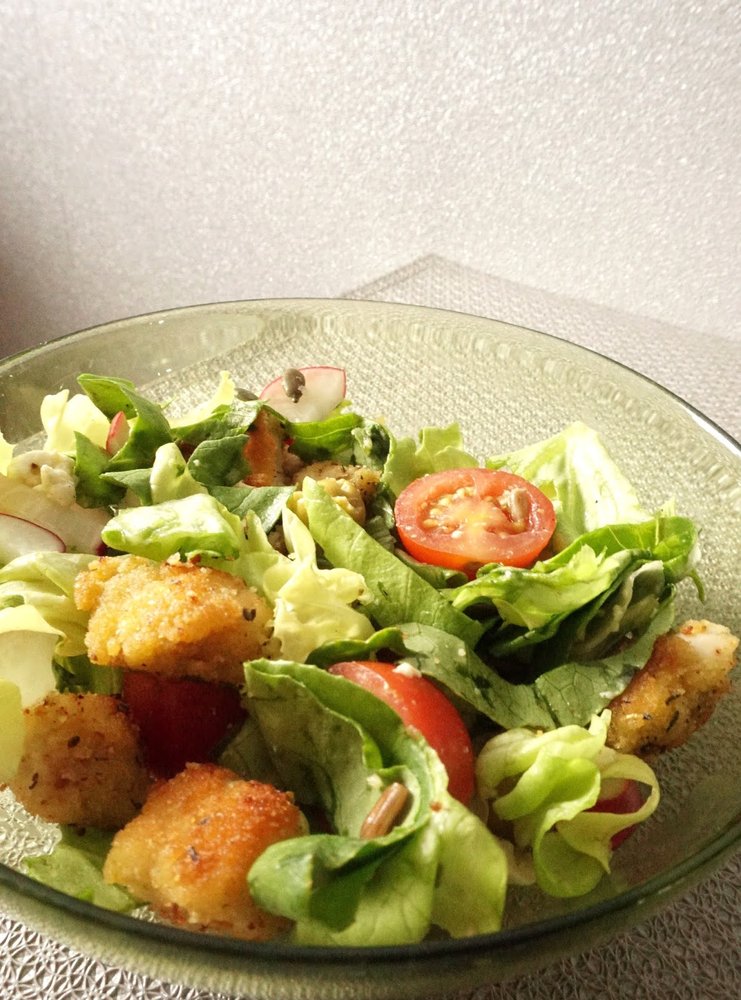 Sałatka z kurczakiem i pomidorkami koktajlowymi