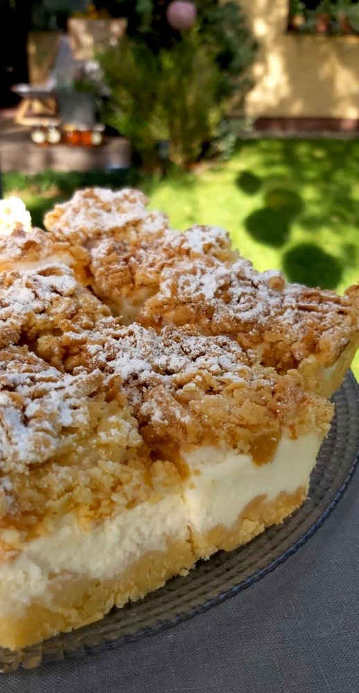 Sernik z brzoskwiniami