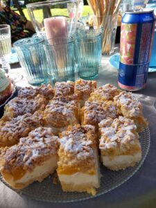 Sernik z brzoskwiniami na kruchym spodzie