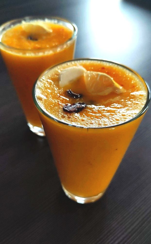 Smoothie z bananem, mango i szafranem