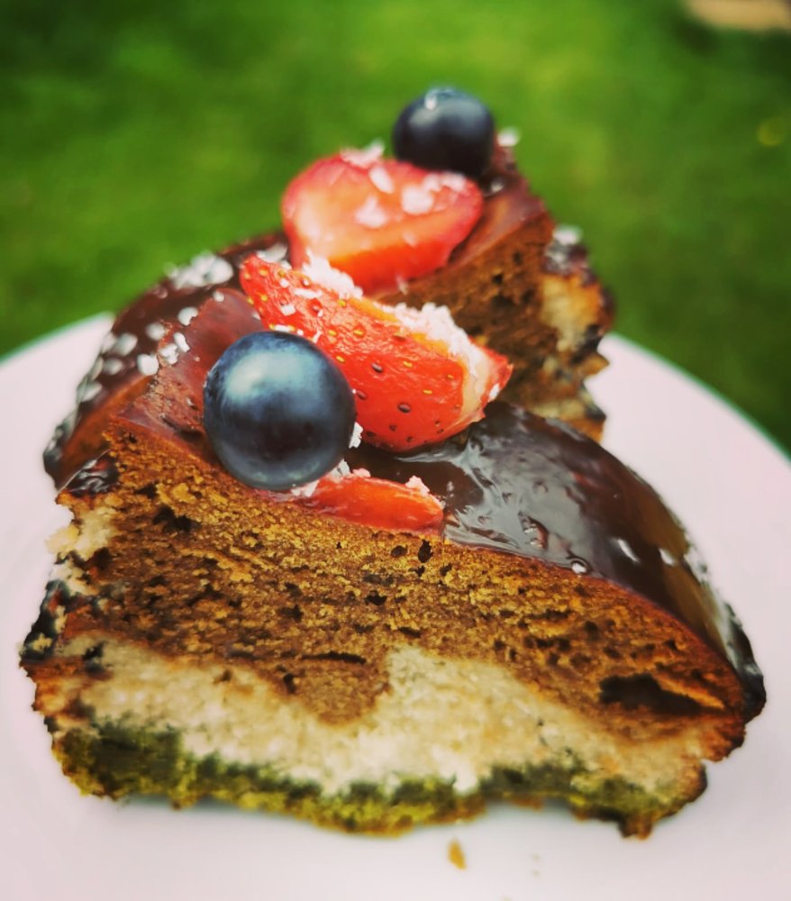 Babka z herbatą Matcha i kawą Inka