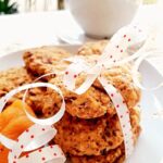 Ciasteczka owsiane z suszonymi morelami i czekoladą