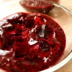 Deser z galaretką malinową