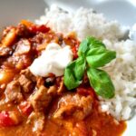 Gulasz wołowy z papryką i pieczarkami