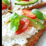 Kanapki z bazylią i awokado