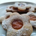 Kruche ciasteczka przekładane dżemem