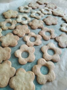 Kruche ciasteczka przekładane dżemem