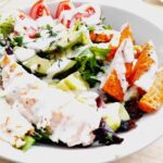 Łosoś z sałatką i batatami