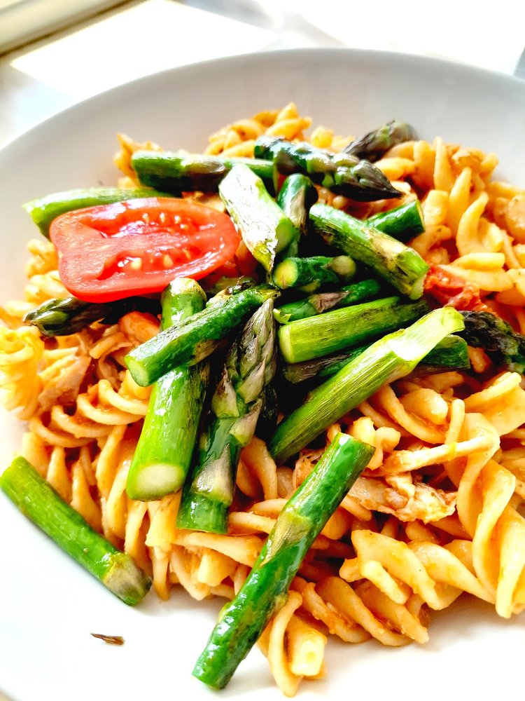 Makaron z pesto i szparagami