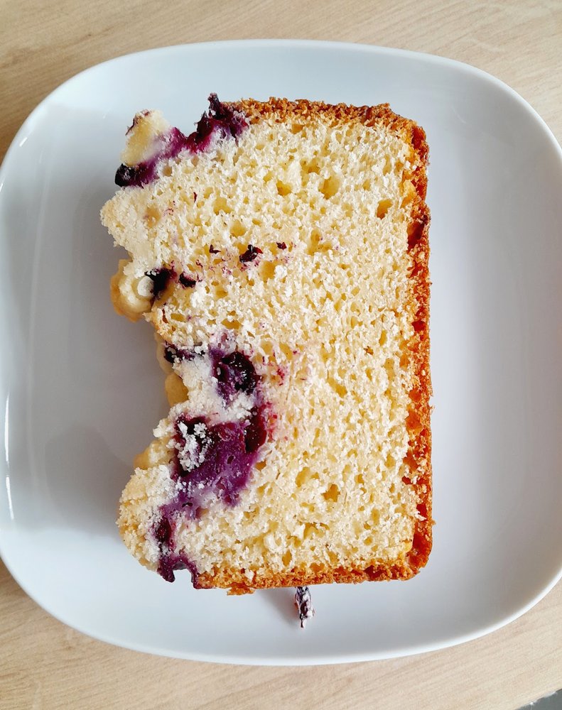 Placek drożdżowy z borówkami – bez wyrabiania