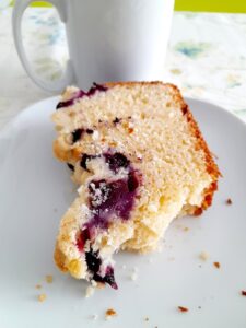 Placek drożdżowy z bor&oacute;wkami - bez wyrabiania