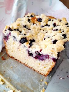 Placek drożdżowy z bor&oacute;wkami - bez wyrabiania