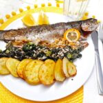 Pstrąg pieczony z ziemniakami