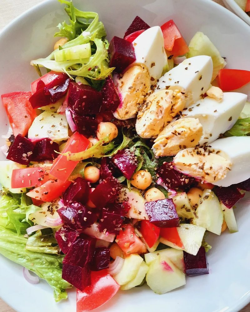 Sałatka z buraczkami i ciecierzycą