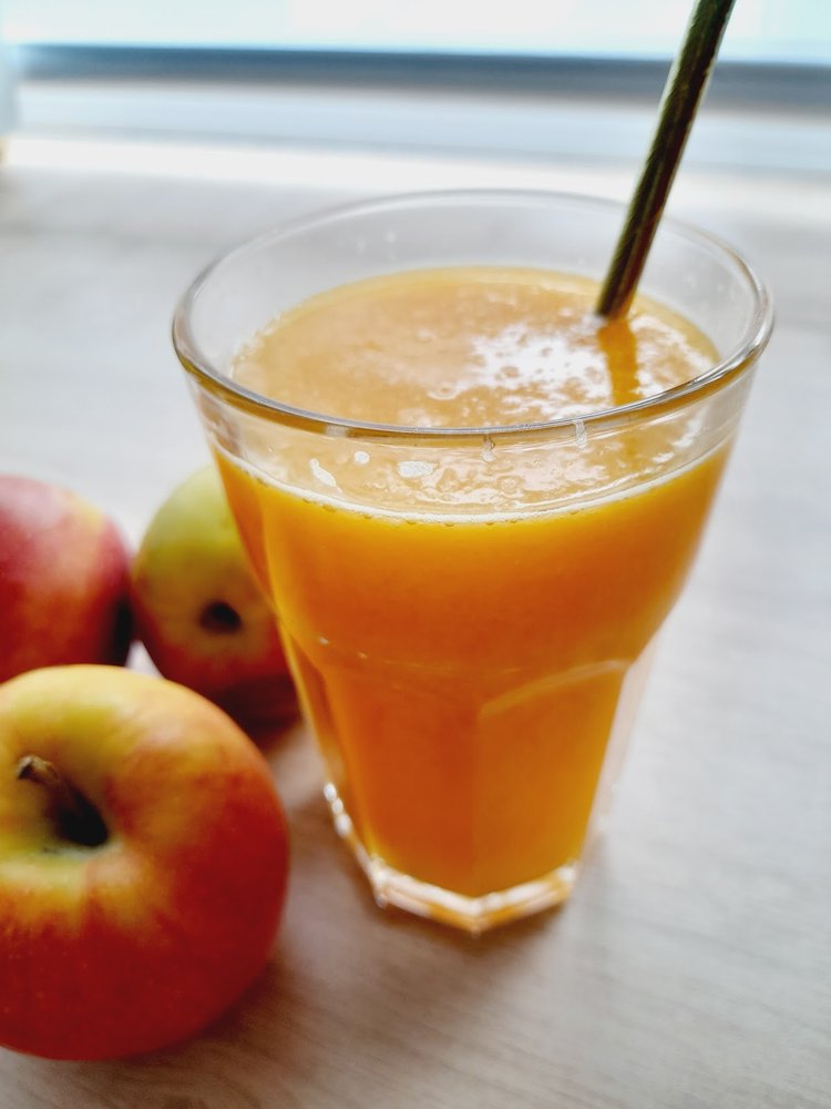 Sok z pomarańczy, jabłka i marchewki