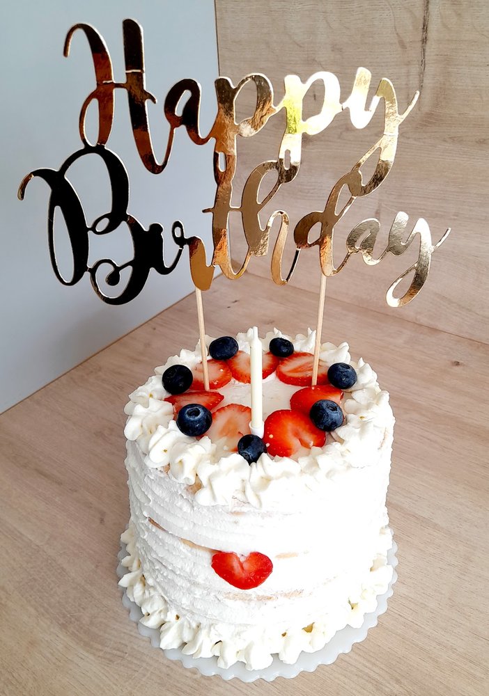 Tort truskawkowo – śmietankowy