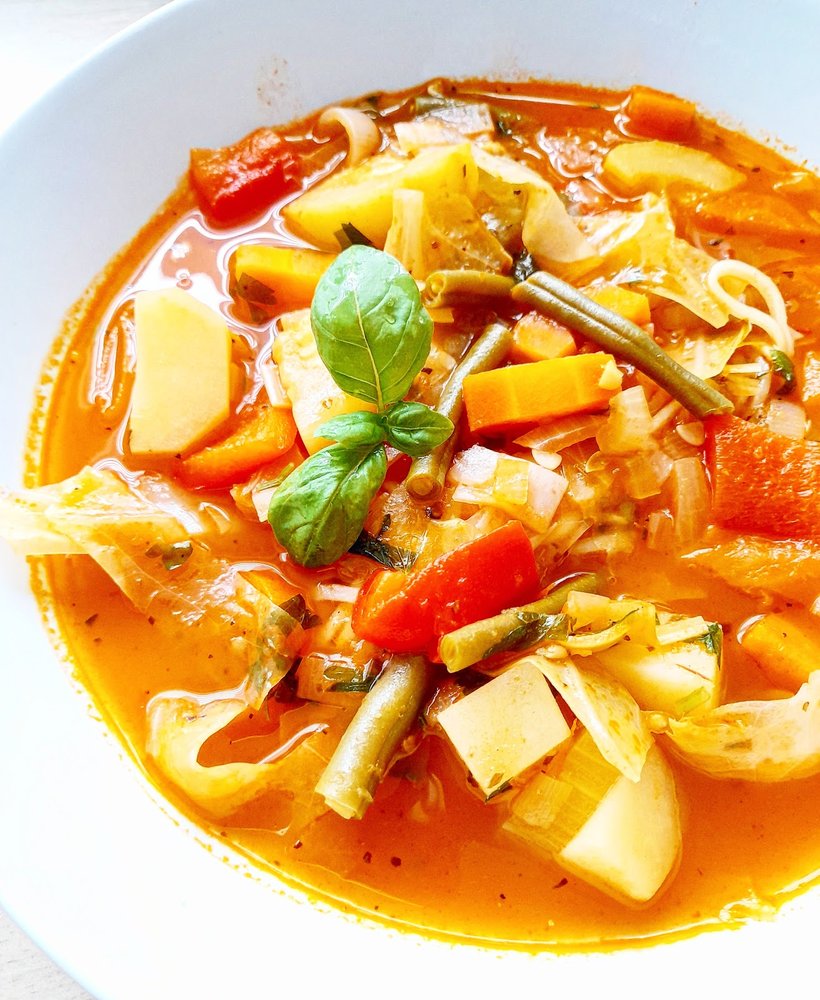 Zupa minestrone z pieczonymi warzywami