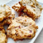 Ciasteczka owsiane z orzechami i żurawinami