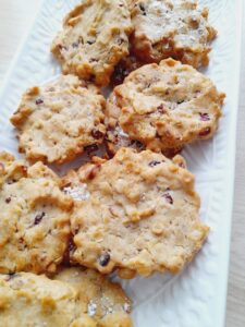 Ciasteczka owsiane z orzechami i żurawinami