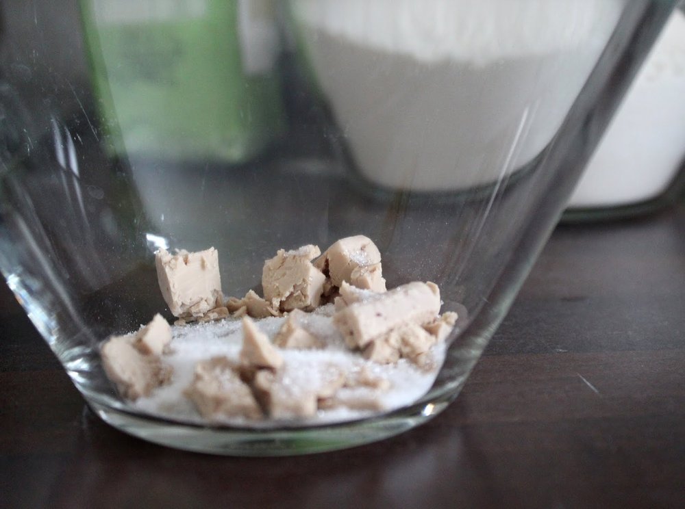 Jak zrobić rozczyn ze świeżych drożdży