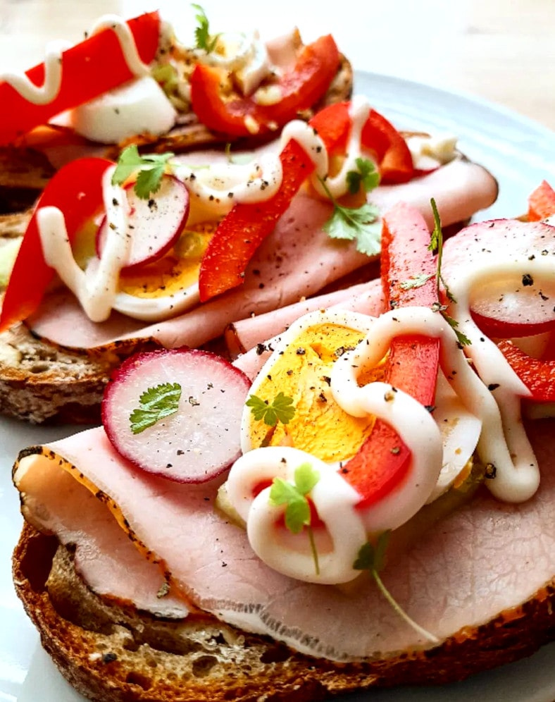 Kolorowe kanapki z warzywami