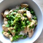 Kurczak tikka masala z zielonym groszkiem