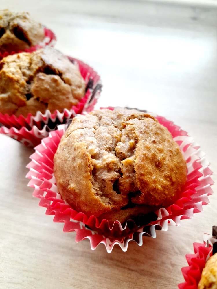 Muffiny śniadaniowe z bananami i płatkami owsianymi