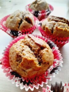 Muffiny śniadaniowe z bananami i płatkami owsianymi