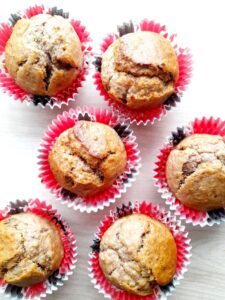 Muffiny śniadaniowe z bananami i płatkami owsianymi