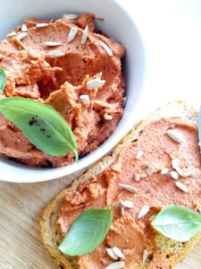 Pasta kanapkowa z czerwonej fasoli i suszonych pomidor&oacute;w