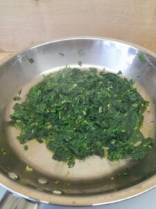 Tarta z łososiem i szpinakiem 