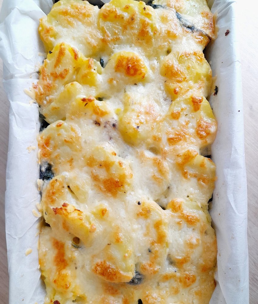 Zapiekanka ziemniaczana ze szpinakiem i kurczakiem