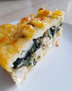 Zapiekanka ziemniaczana ze szpinakiem i kurczakiem