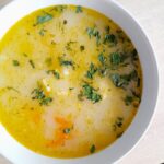 Zupa kalafiorowa z marchewką i groszkiem