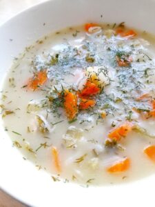 Zupa og&oacute;rkowa z ryżem