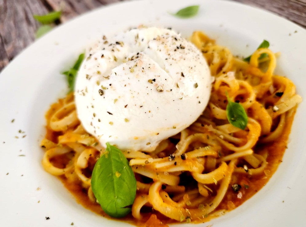 Makaron z sosem z pieczonych pomidorów