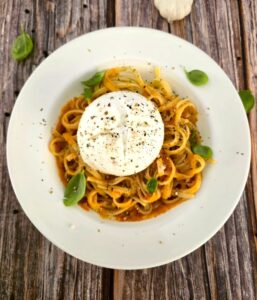 Makaron z sosem z pieczonych pomidor&oacute;w