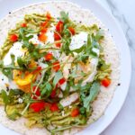 Tortilla z jajkiem i awokado