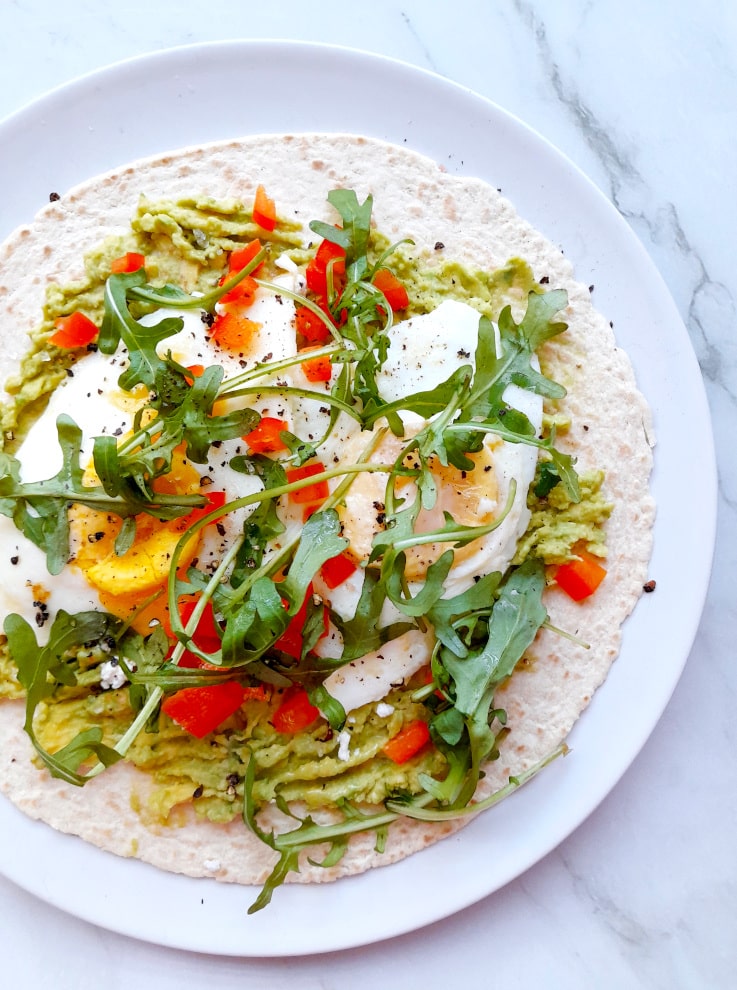 Tortilla z jajkiem i awokado