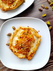 Kruche kieszonki z brzoskwiniami 