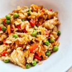 Ryż zasmażany z jajkiem i warzywami