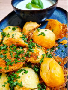 Parmezanowe ziemniaczki z sosem majo