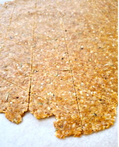 Pełnoziarniste krakersy parmezanowe