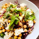 Sałatka z burakiem i komosą ryżową