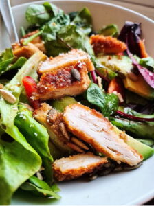 Sałatka z kurczakiem i parmezanem