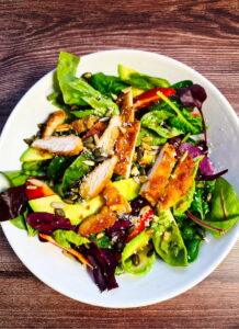 Sałatka z kurczakiem i parmezanem